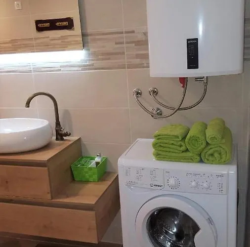 Padre **** Lägenhet Baška